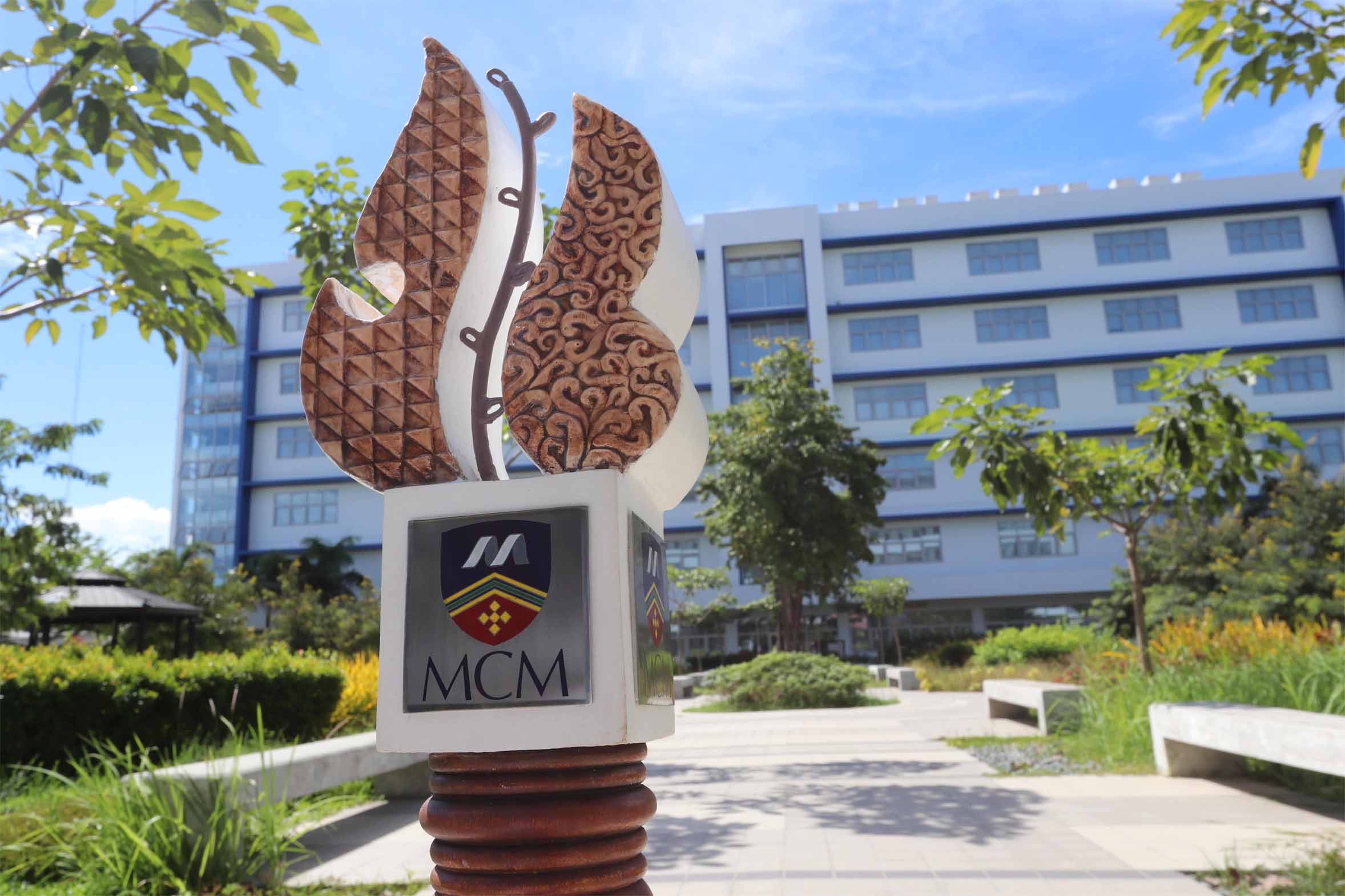 Featured image of post Eagle Sculpture In Davao