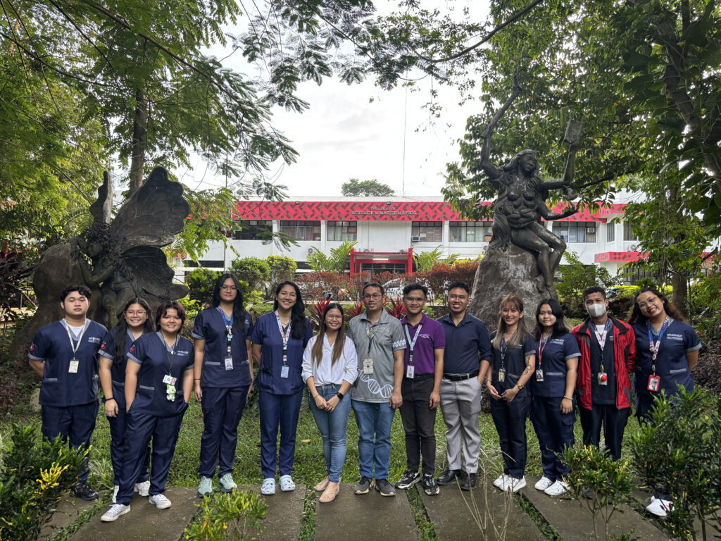 BS Biology students and faculty gathered at the PGC for an immersive learning in genomics and biotechnology.