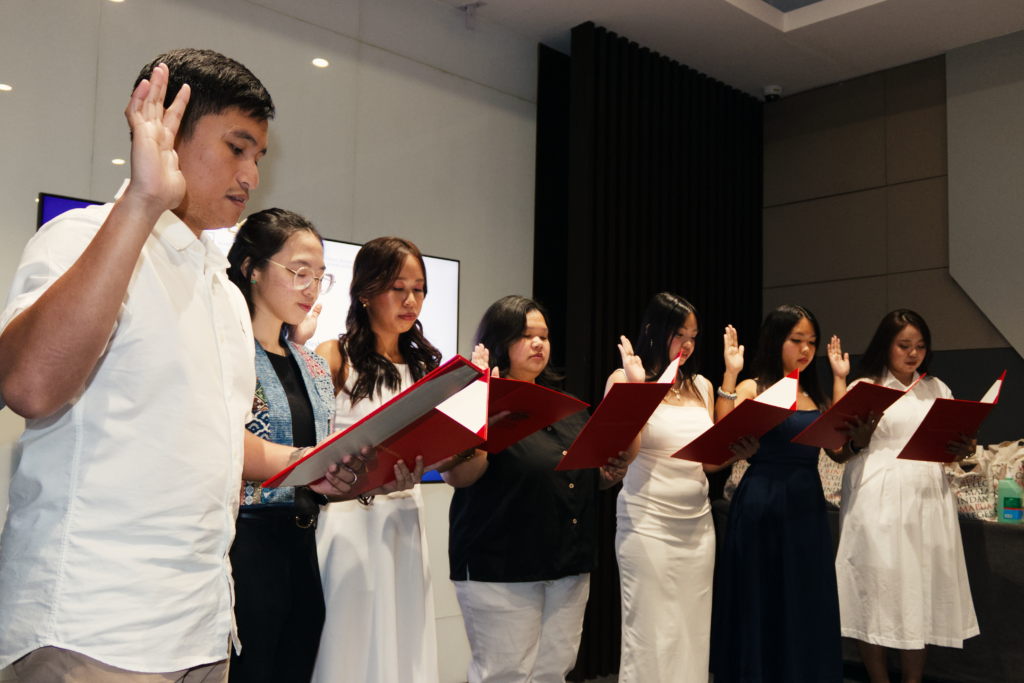 Oath-Taking Ceremony. The newly appointed officers of the Mapúa MCM College Alumni Association take their oath of office, administered by Dr. Dodjie S. Maestrecampo, President and CEO of Mapúa Education Group.