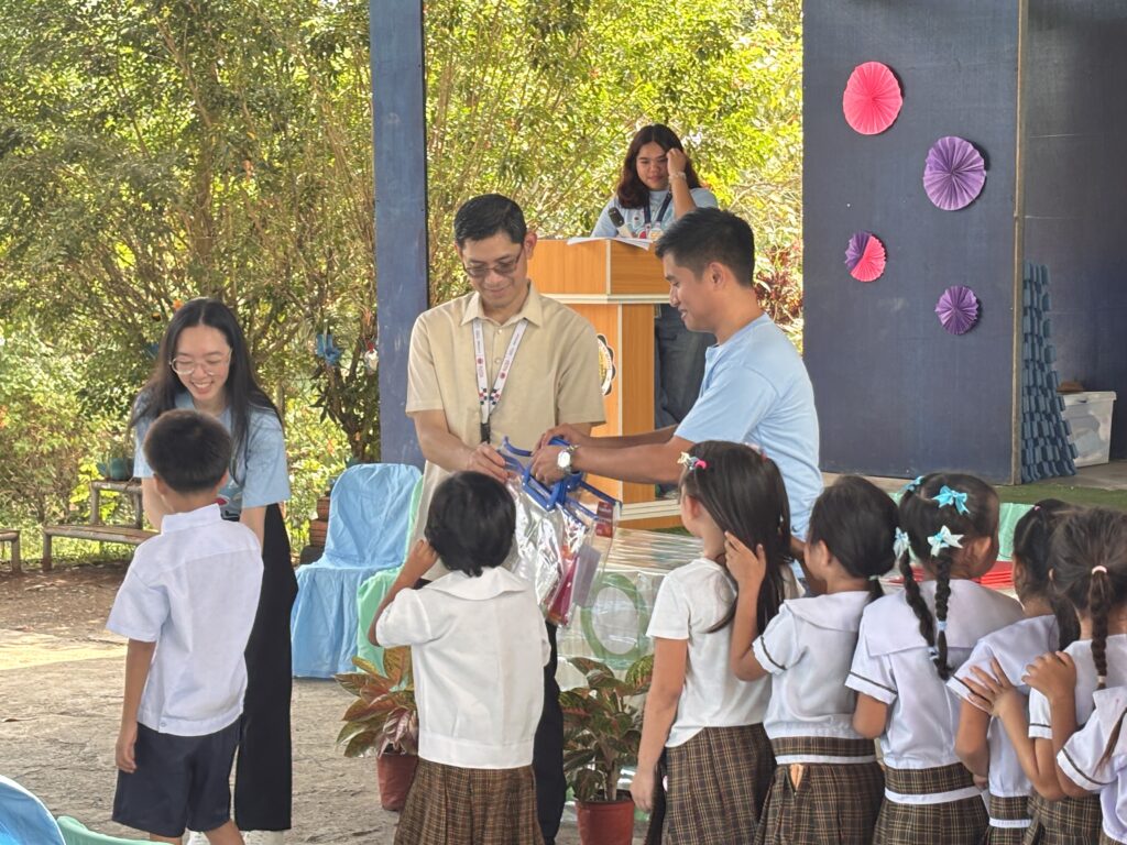 School supplies were distributed to 55 grade 1 learners of carmen integrated school led by major sponsors arcflash electrical supply  hardware materials trading represented by its proprietor and mapúa mcm alumnus engr Francis adrian gamad and mr Charlie uy represented by ms Janelle uy together with engr Alejandro h Ballado jr  executive vice president and chief operating officer of mapúa mcm